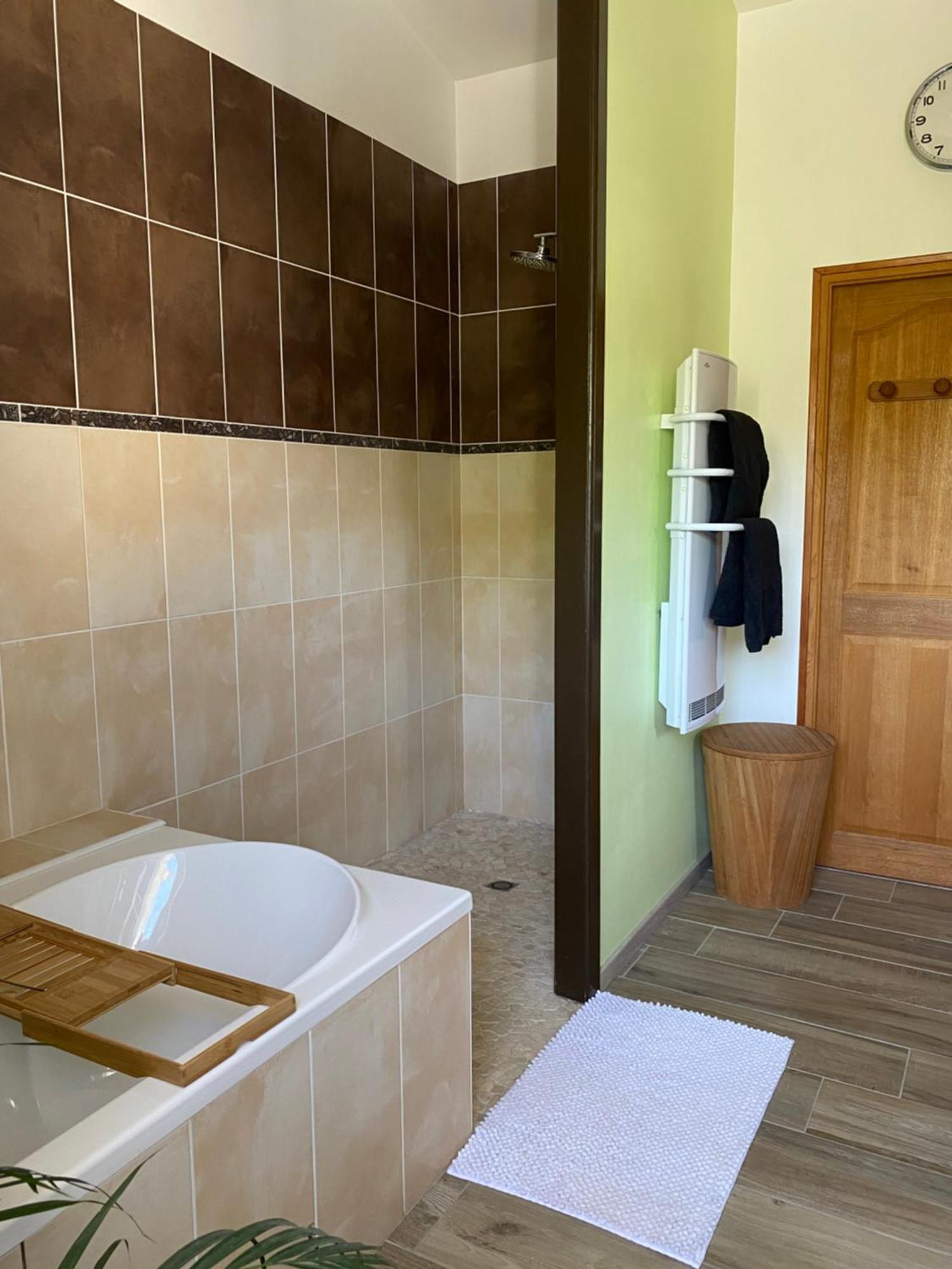 Les 5 Timbres Villa Montpellier-de-Médillan Exteriör bild